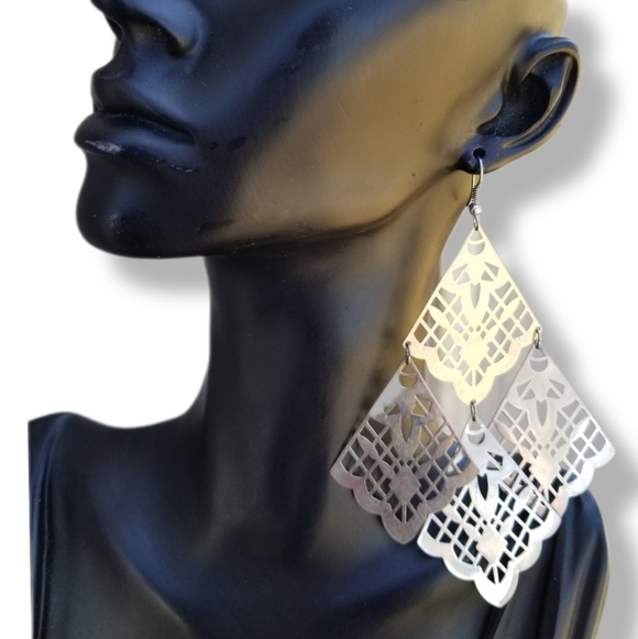 Vintage Jewelry - VINTAGE LIGHTWEIGHT SILVERTONE ARTICULATED OPEN DESIGN STATEMENT DROP EARRINGS